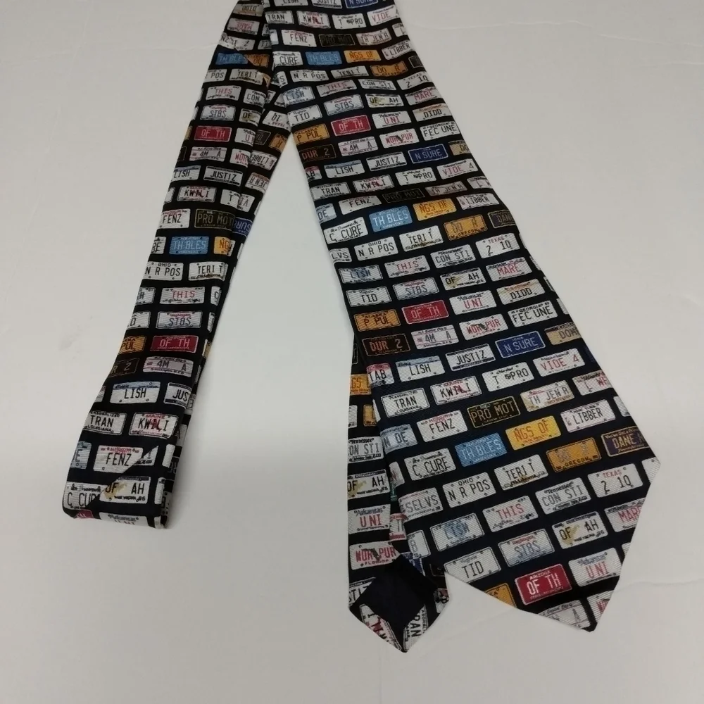 License Plate Men's Silk Tie, fun print, multi color, made in USA,  pre-owned.